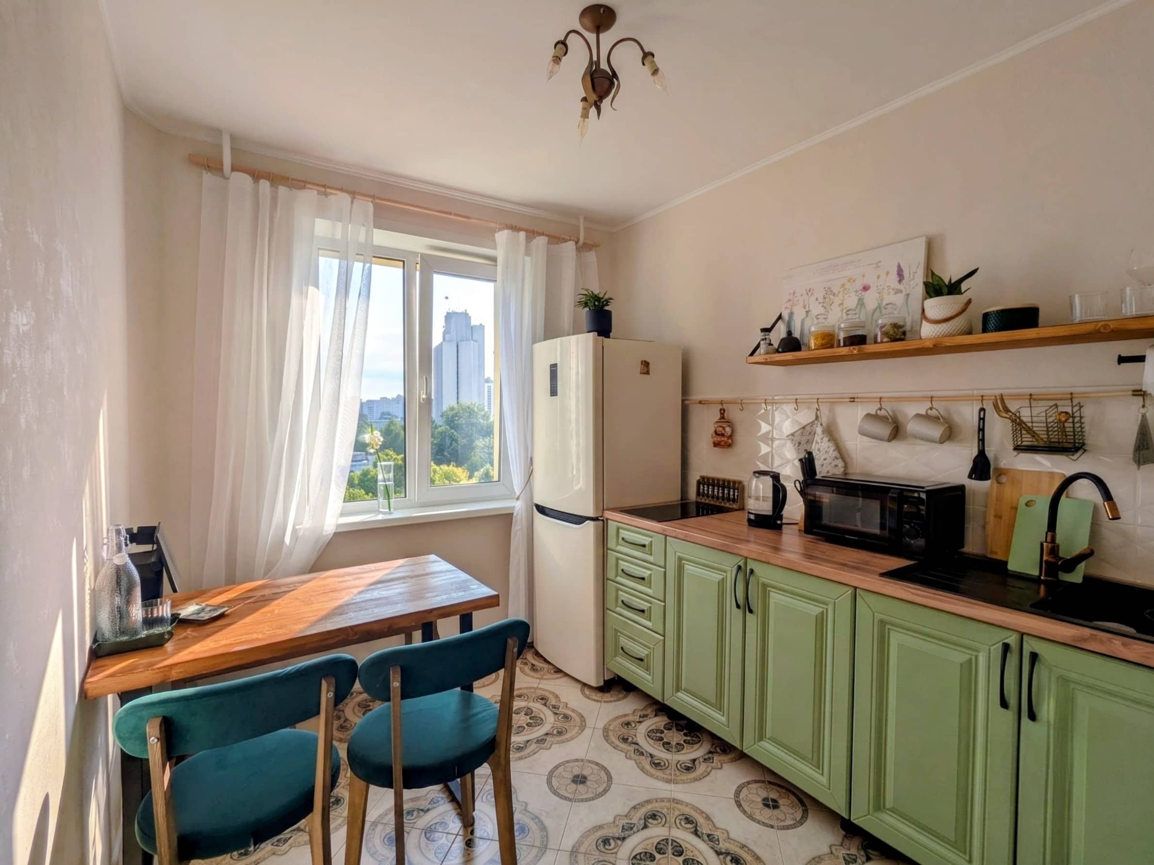 Шалфейная кухня с Алисой и экраном — квартира посуточно в центре Минска